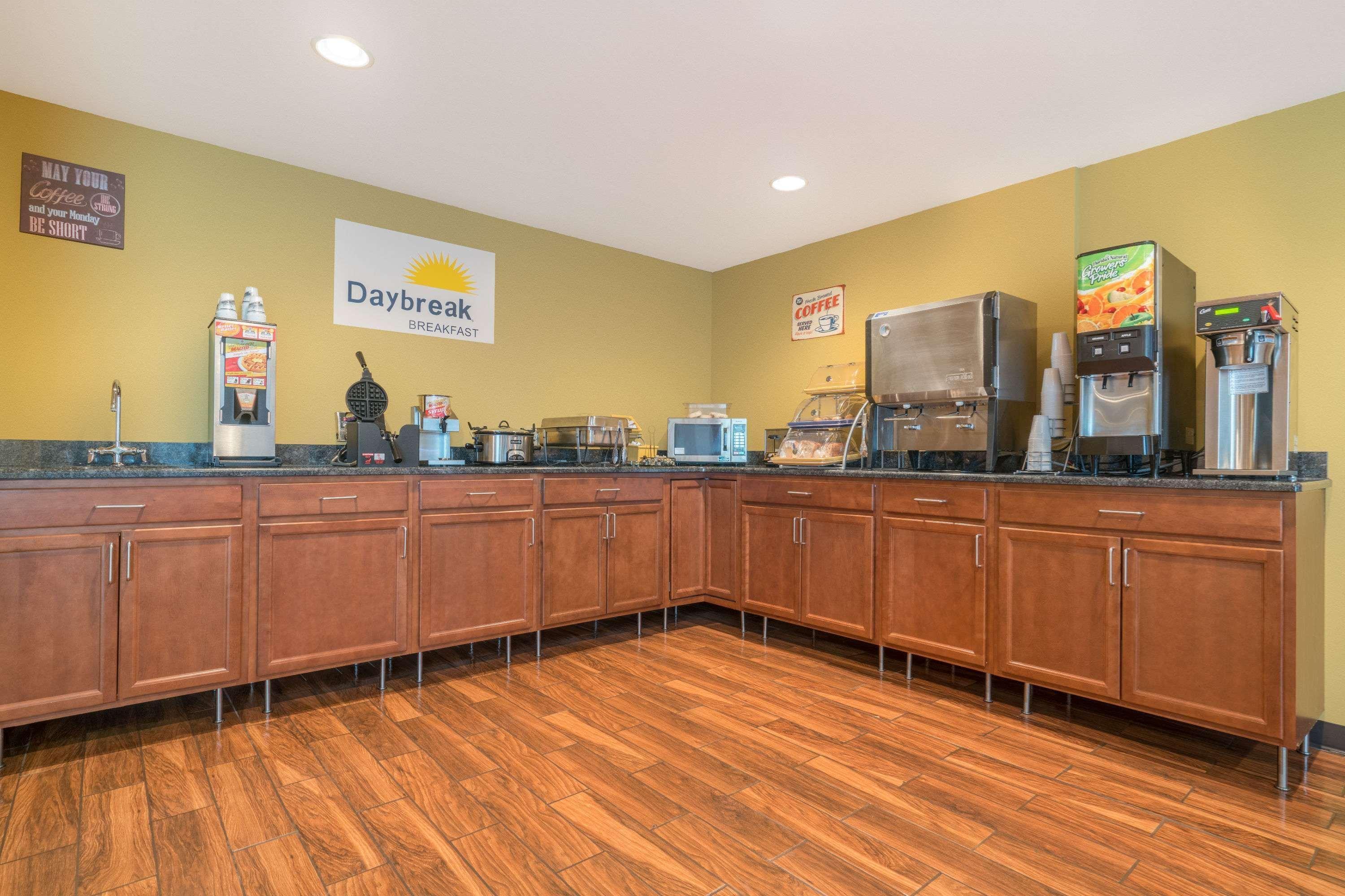 Days Inn & Suites By Wyndham Rochester South Ngoại thất bức ảnh