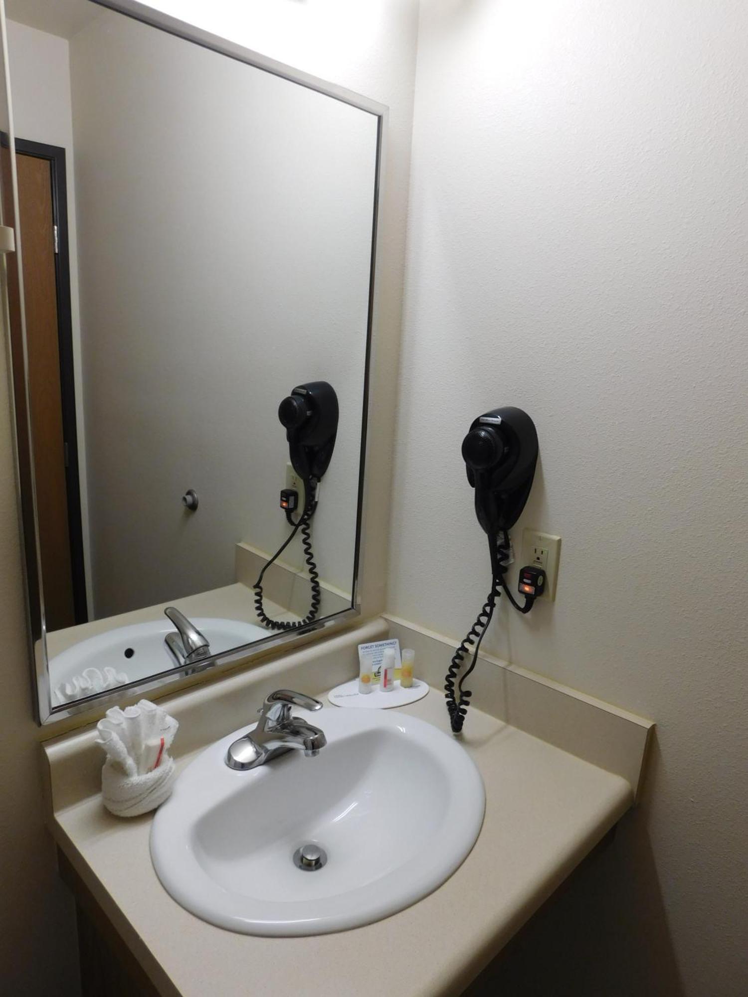 Days Inn & Suites By Wyndham Rochester South Phòng bức ảnh