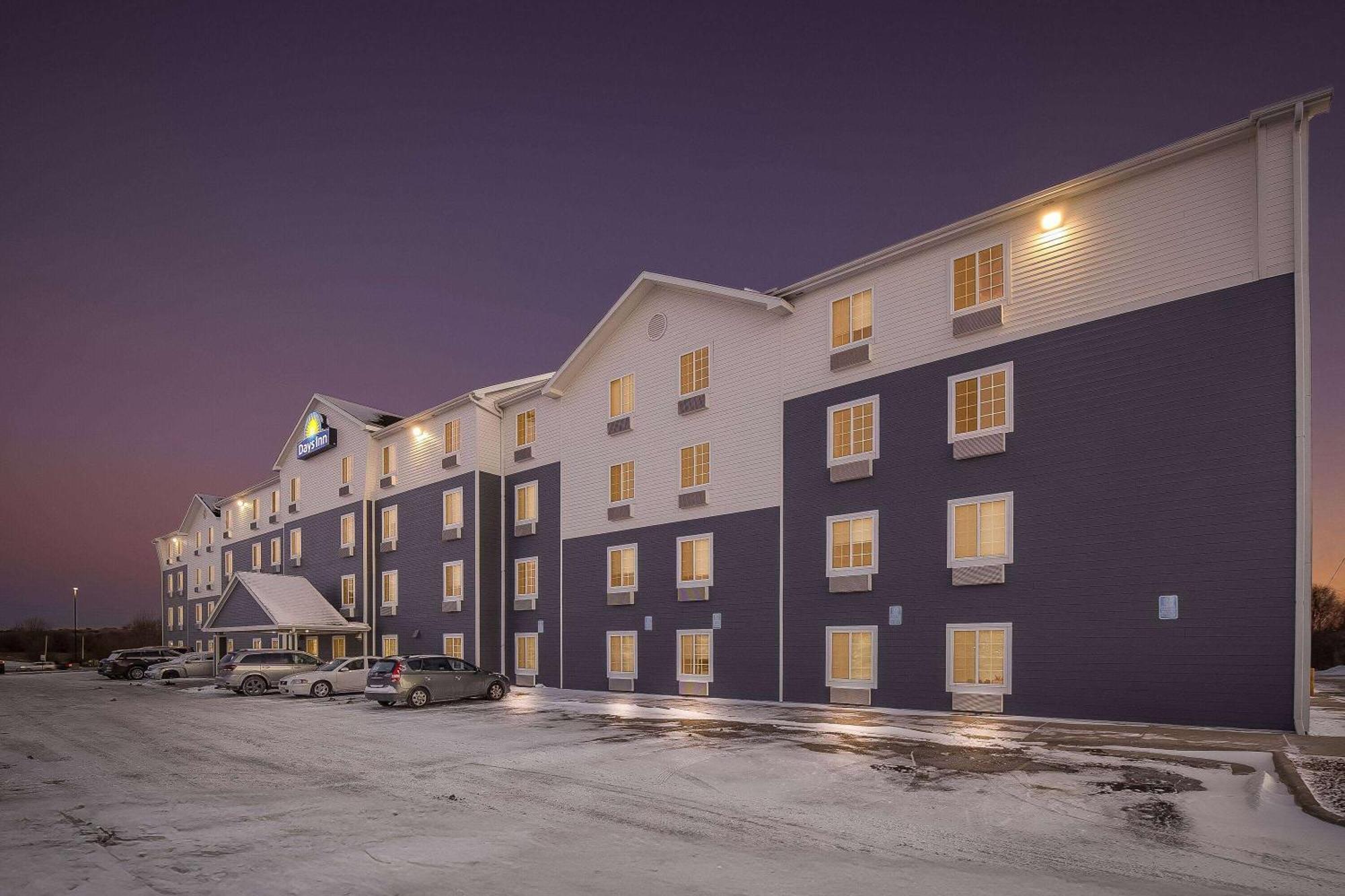 Days Inn & Suites By Wyndham Rochester South Ngoại thất bức ảnh