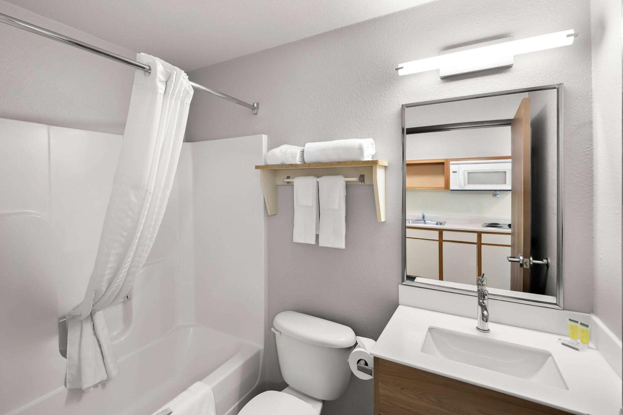 Days Inn & Suites By Wyndham Rochester South Ngoại thất bức ảnh