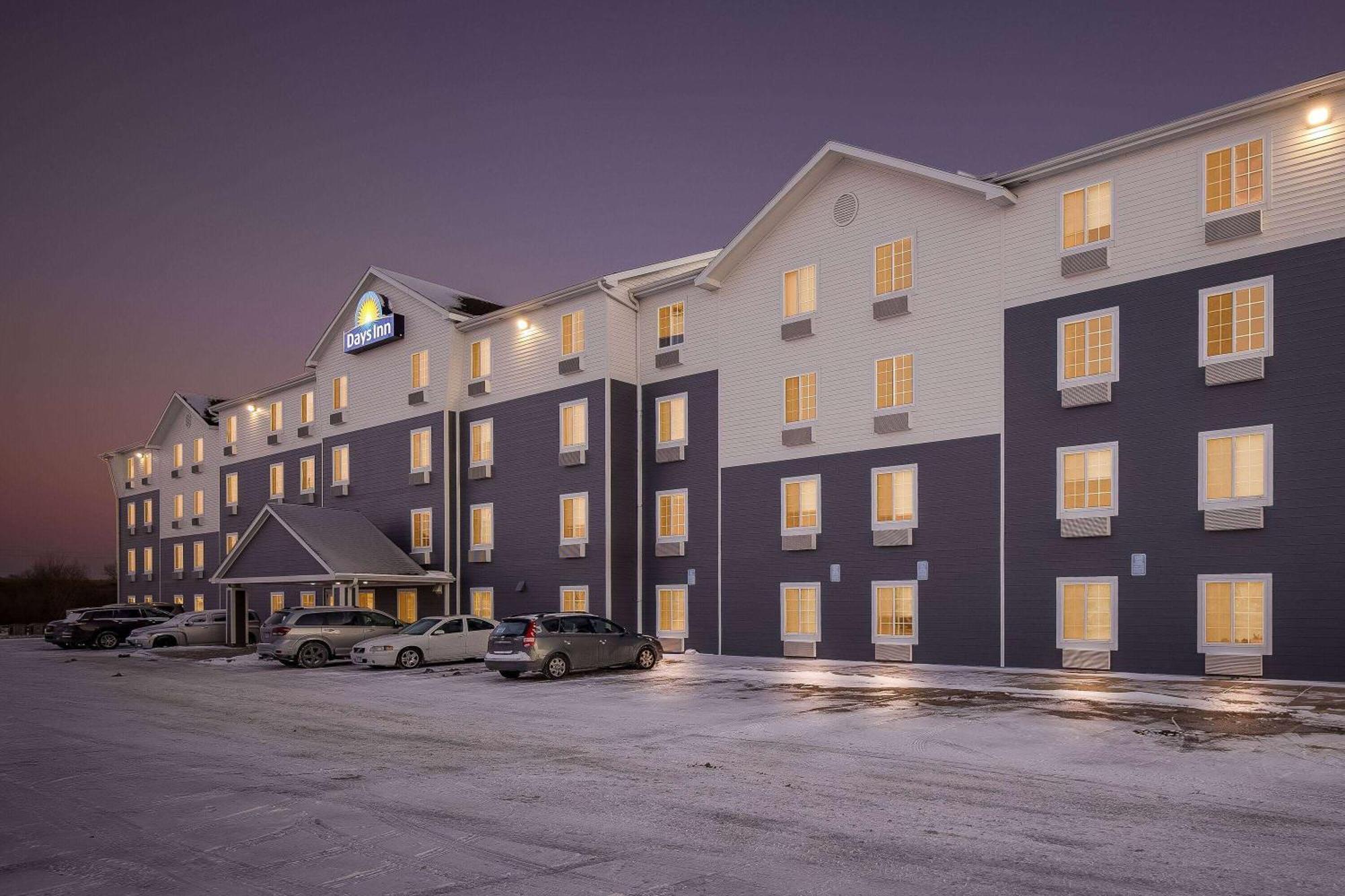 Days Inn & Suites By Wyndham Rochester South Ngoại thất bức ảnh