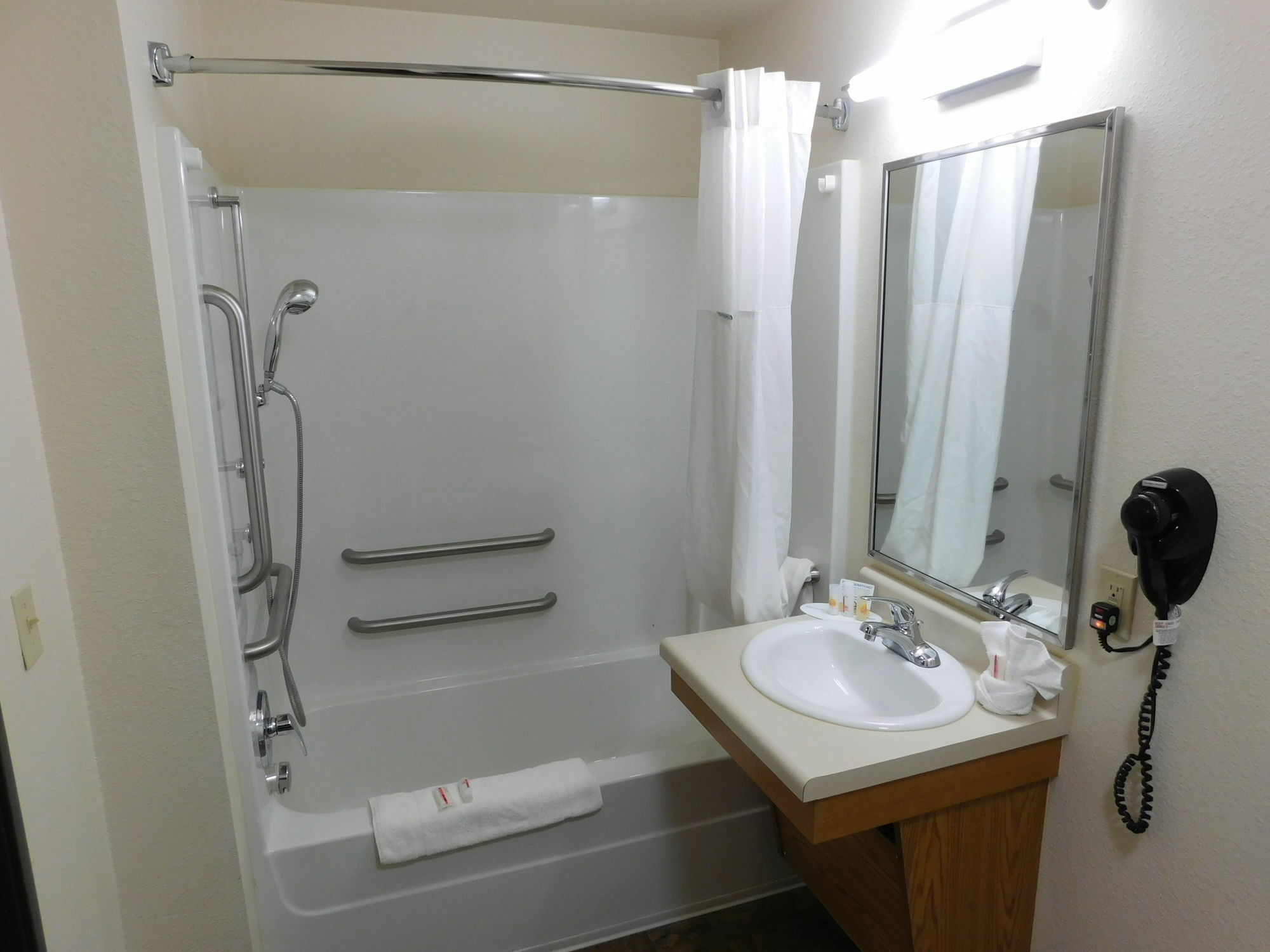 Days Inn & Suites By Wyndham Rochester South Ngoại thất bức ảnh